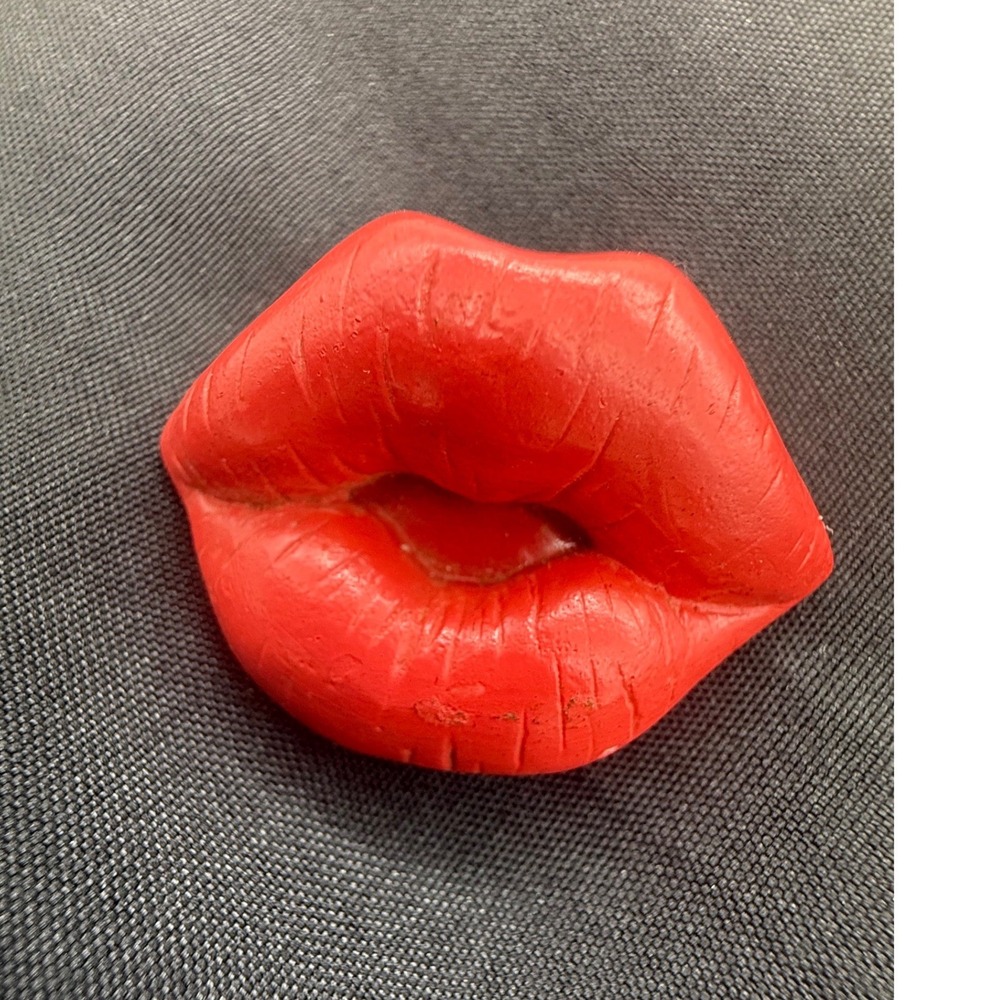 Vintage 1990 Hamilton Sexy Red Lips Brooch Pop Art Novelty Kiss Pin Gift